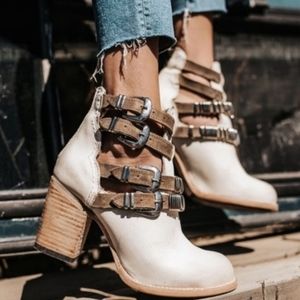 FreeBird SAVANNAH Beige Ivory Ankle Boots size 7
